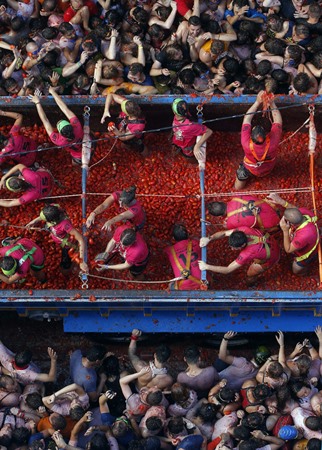 Thousands of people throw 150 tons of ripe tomatoes at each other at the ‘Tomatina’ battle in Bunol, Spain.