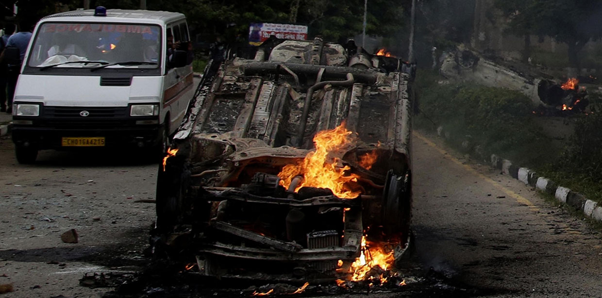 A vehicle set on fire by protesters in Panchkula after the conviction of Gurmeet Ram Rahim Singh in a rape case on Aug 25, 2017