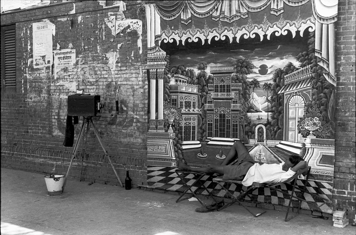 Street photographer in the old city. Delhi, India, 1966.